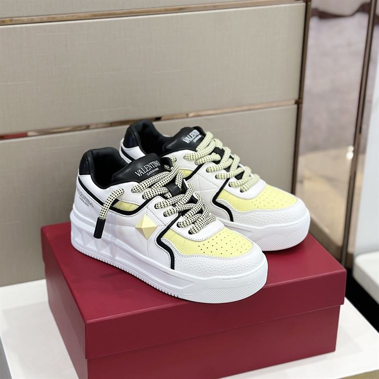 VALENTINO ONE STUD XL NAPPA LEATHER LOW-TOP SNEAKER – VN008