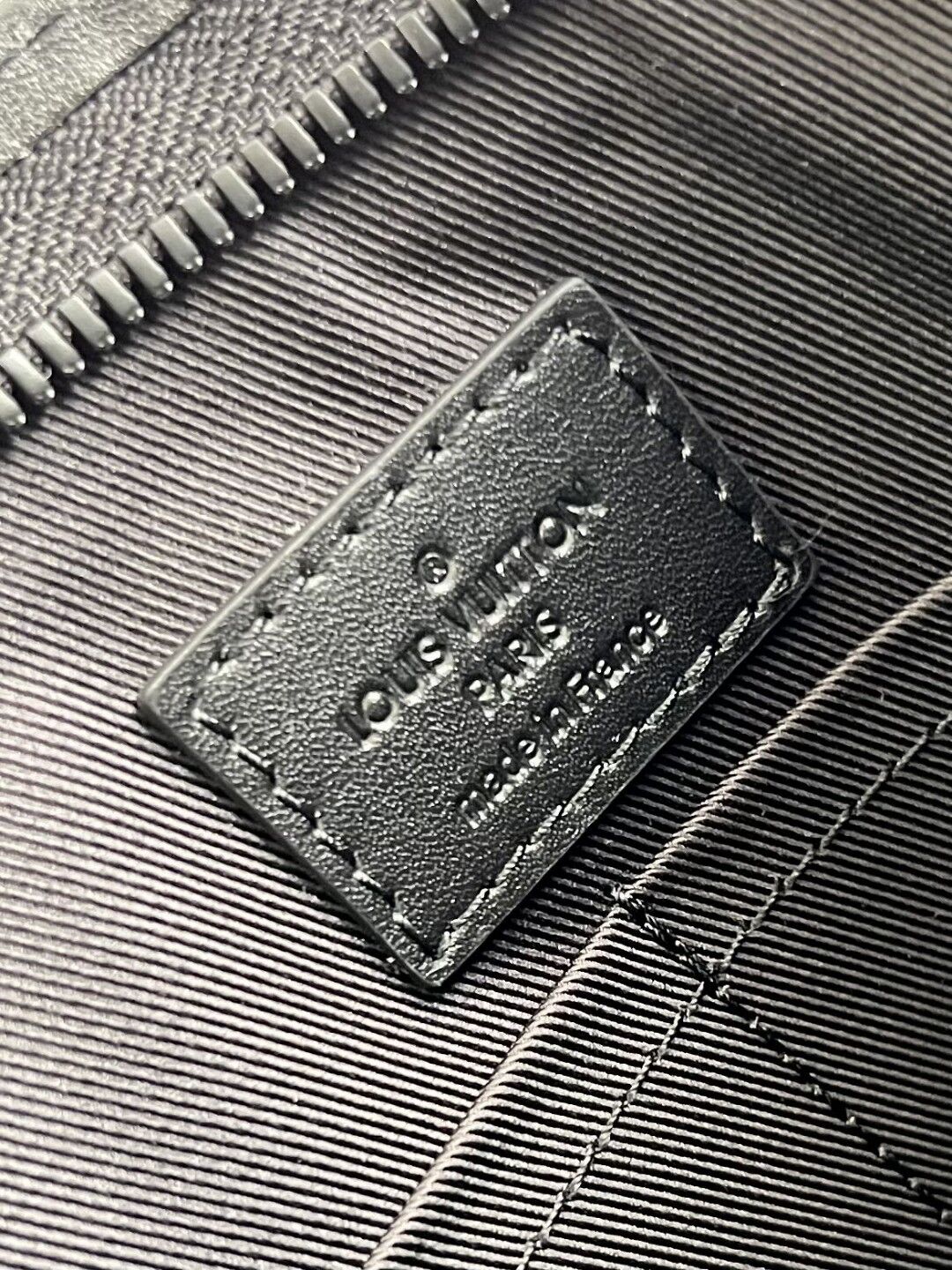 LOUIS VUITTON MESSENGER VOYAGE BLACK AEROGRAM COWHIDE LEATHER – LVB003