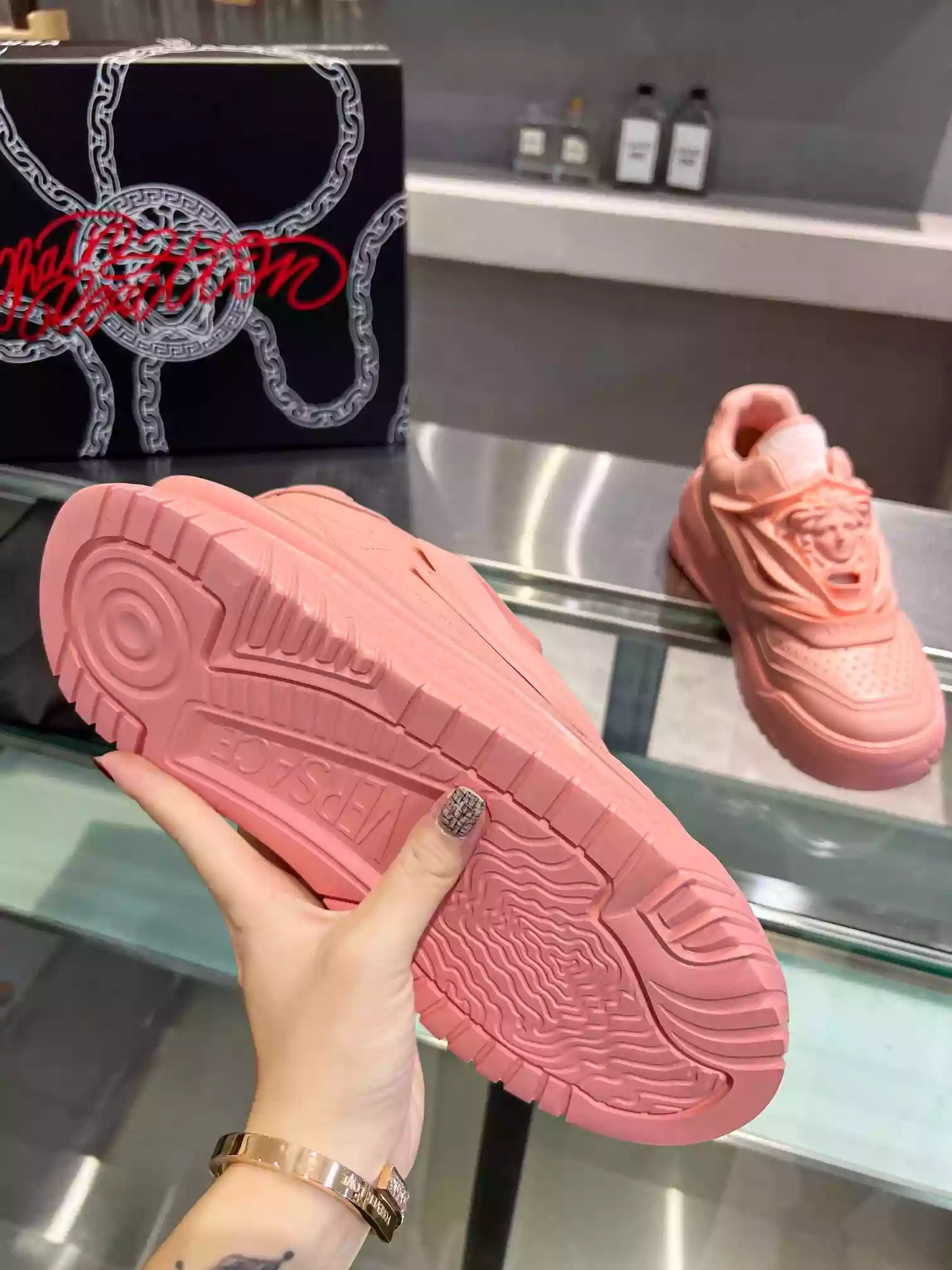 VERSACE WOMEN’S ODISSEA SNEAKERS IN PINK LEATHER – VSS018