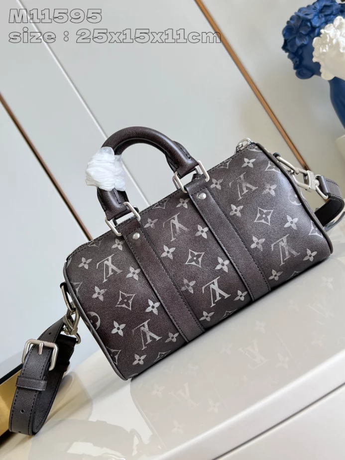 Louis Vuitton Keepall Bandoulière 25 Autres Cuirs Monogram – LW196