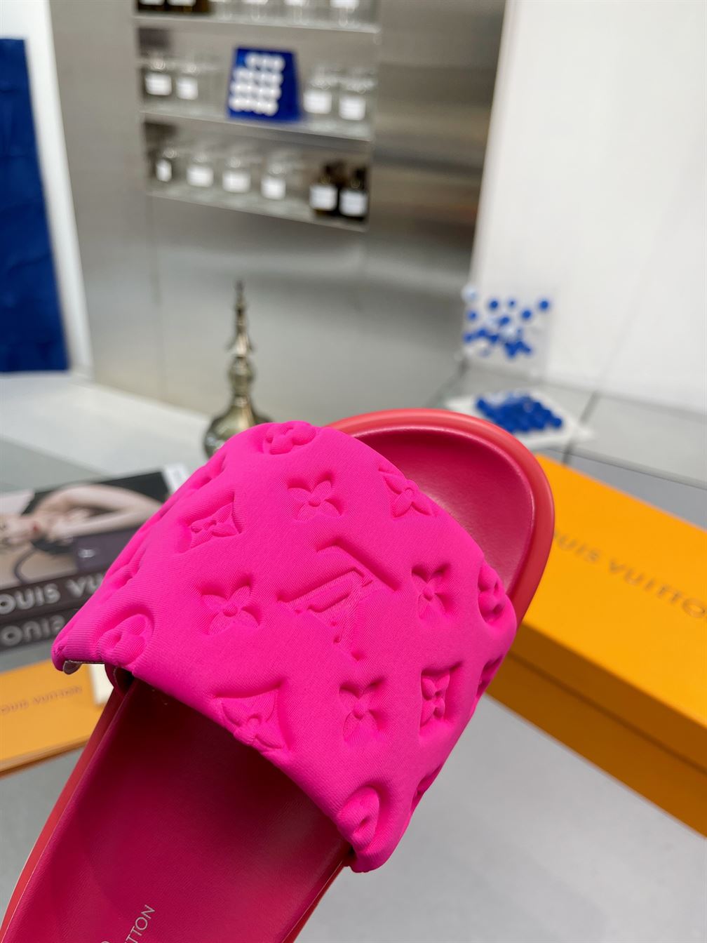 LOUIS VUITTON POOL PILLOW FLAT COMFORT MULE – LVSD051