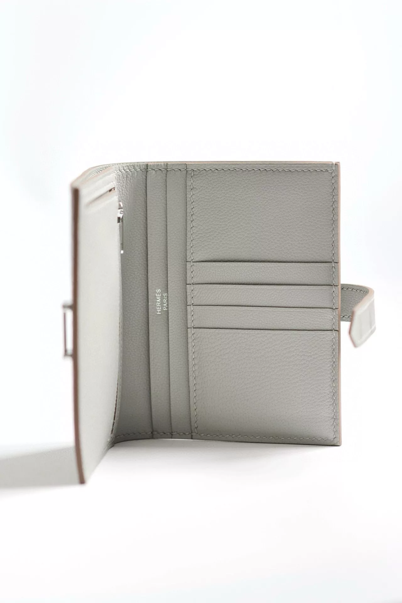 Hermes Bearn Compact Wallet in Pearl Grey Matte Alligator Leather – HW170