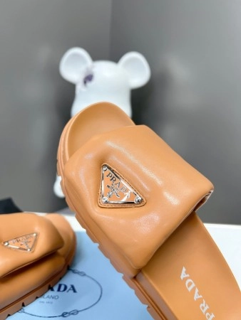 PRADA SLIDES IN BROWN SOFT PADDED NAPPA LEATHER – PSD078