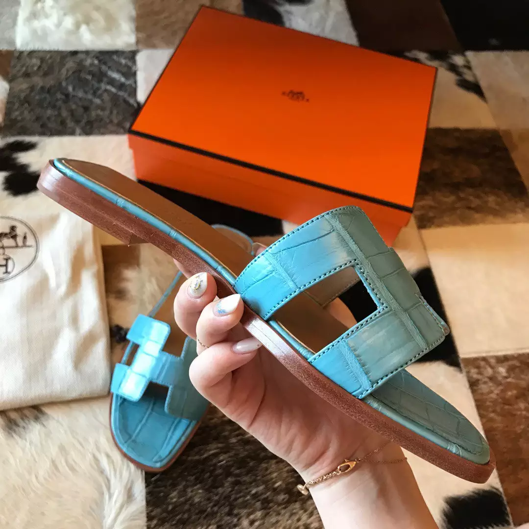 HERMES ORAN SLIDE SANDALS IN CELESTE SHINY NILOTICUS CROCODILE SKIN – HMSD048