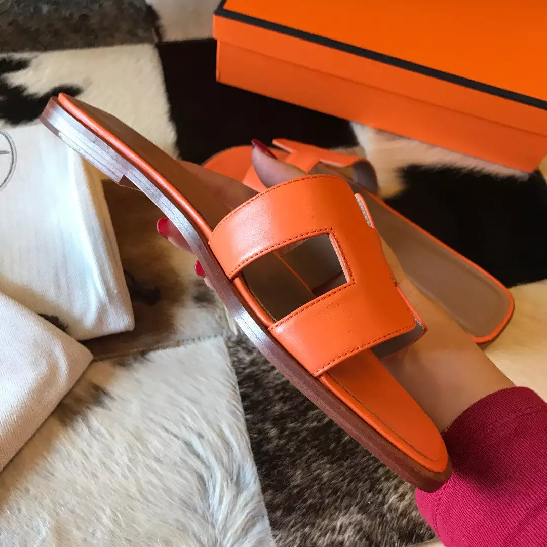 HERMES ORAN SLIDE SANDALS IN ORANGE SWIFT CALFSKIN – HMSD115