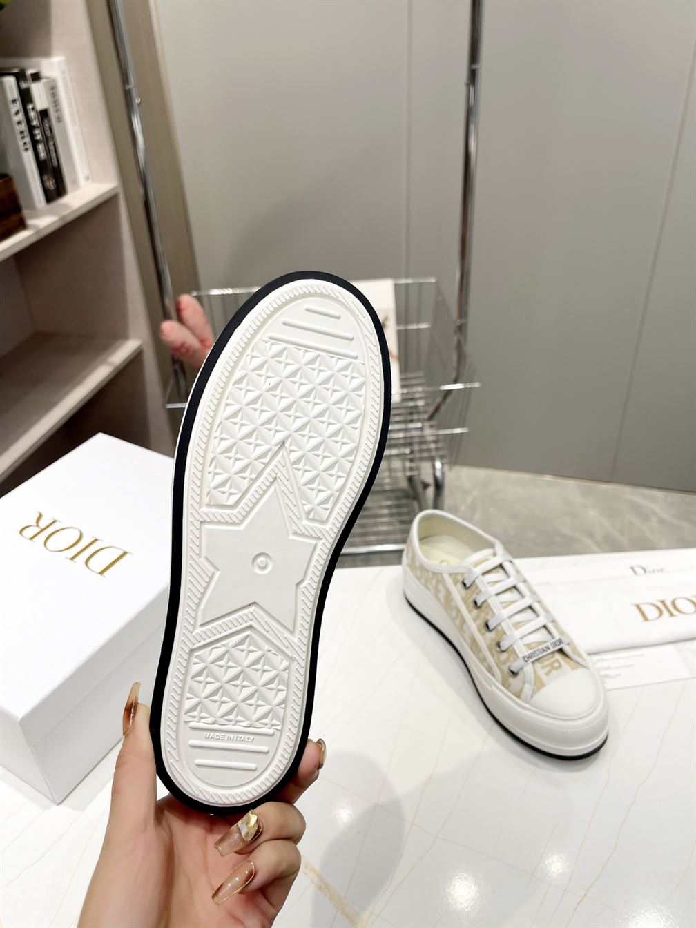 DIOR WALK’N’DIOR SNEAKER – DO127