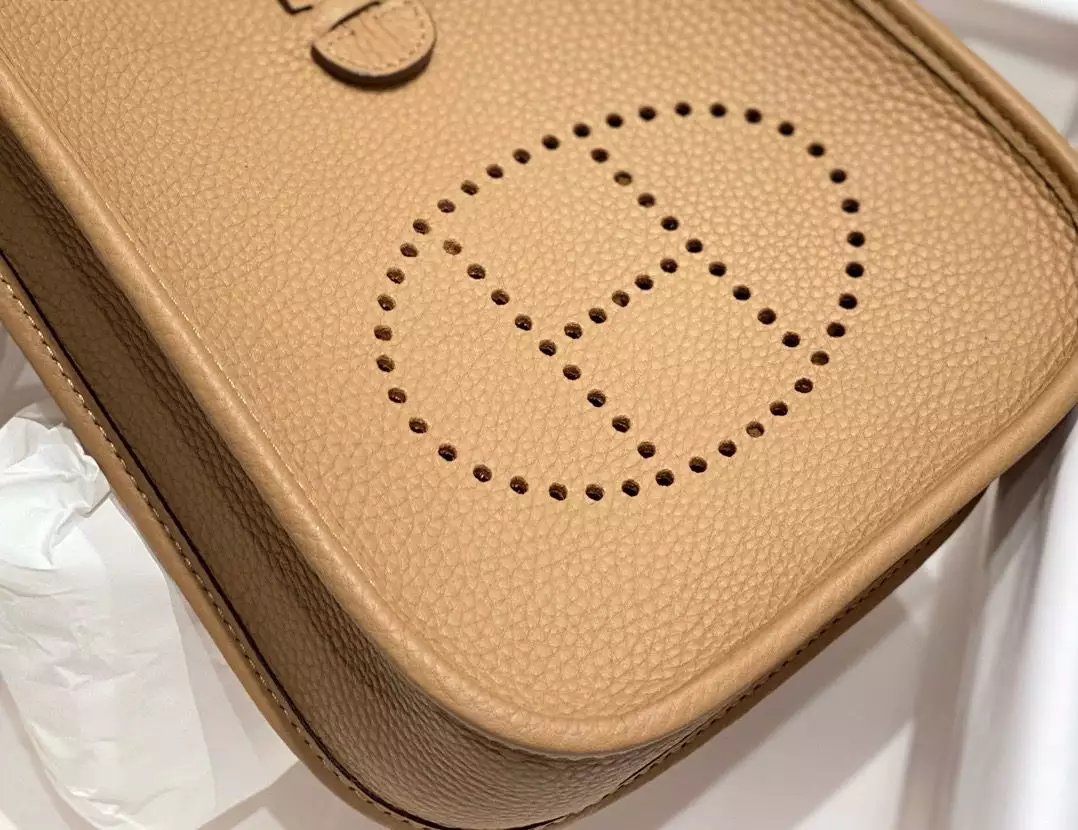 Hermes Evelyne III TPM Bag In Chai Clemence Leather – HW045