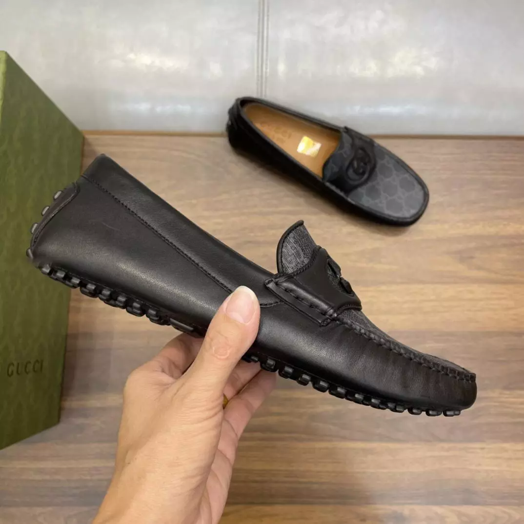 MEN’S INTERLOCKING G DRIVER BLACK LEATHER – GL104