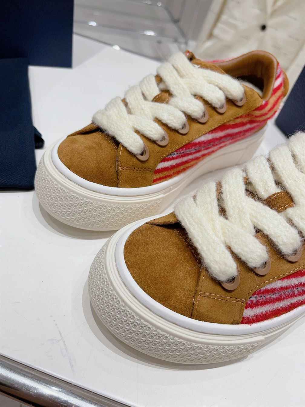 DIOR TEARS B33 SNEAKER LIMITED AND NUMBERED EDITION – DO137