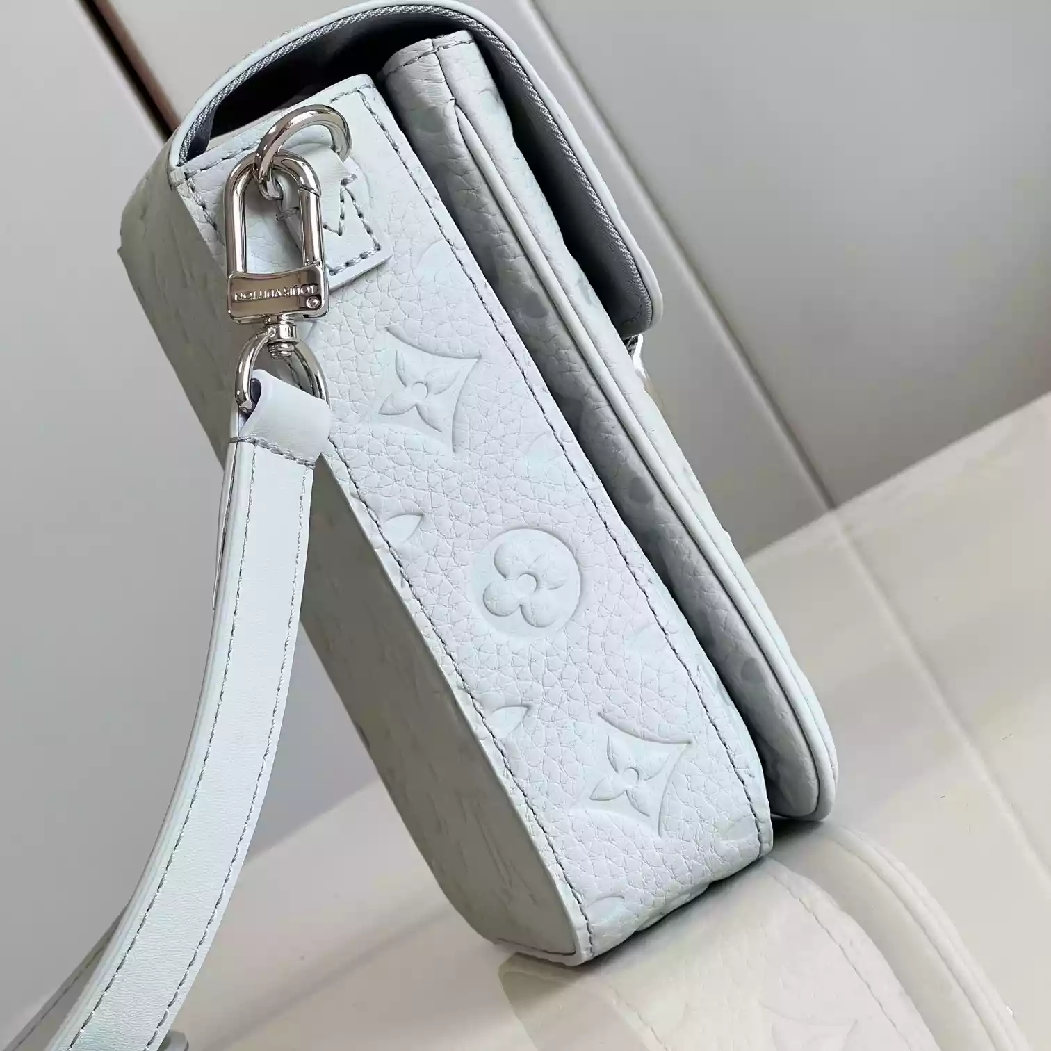 S Lock Vertical Wearable Wallet Taurillon Monogram M82568 – LW260