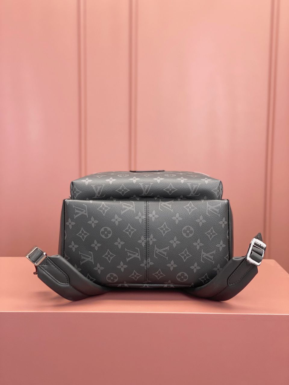 LOUIS VUITTON DISCOVERY BACKPACK – LVB074