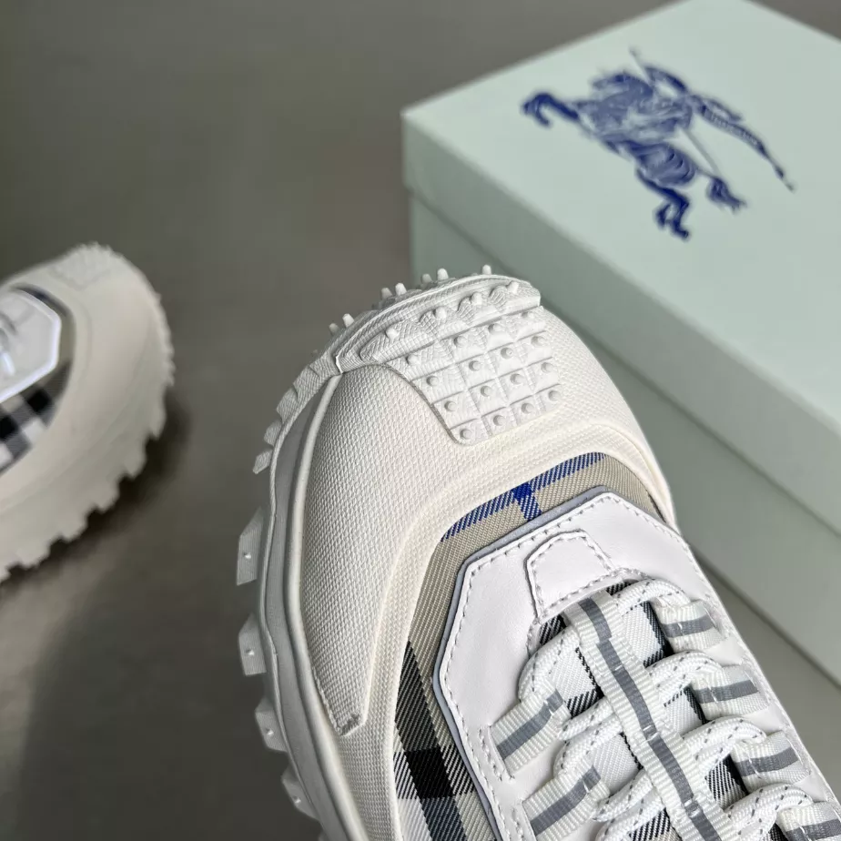 BURBERRY SNEAKERS – BBR051