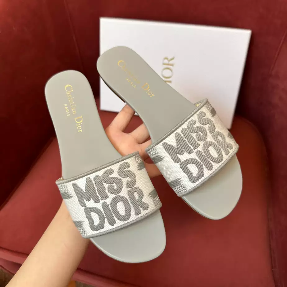 DIOR DWAY SLIDE – DS028
