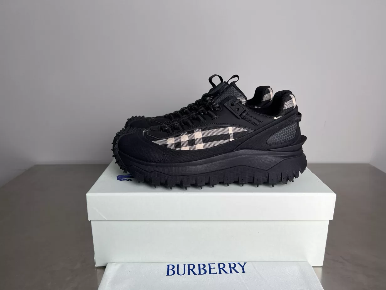 BURBERRY SNEAKERS – BBR049