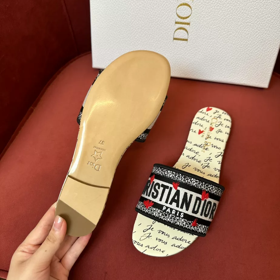 DIOR DWAY SLIDE – DS032