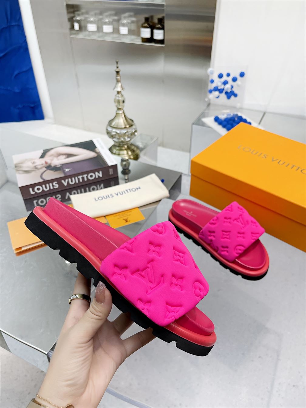 LOUIS VUITTON POOL PILLOW FLAT COMFORT MULE – LVSD051