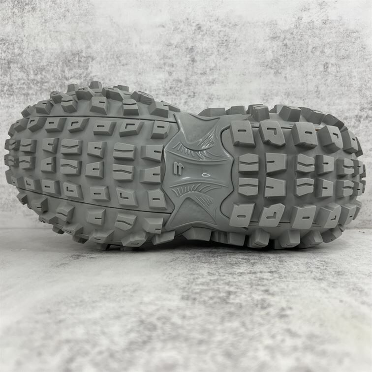 BALENCIAGA DEFENDER SNEAKER IN GREY – BLA047