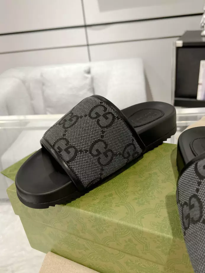 GUCCI MEN’S SLIDE SANDAL – GSL064