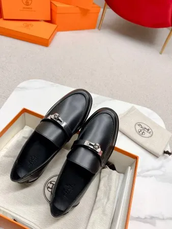 Hermes Women’s Destin Loafers in Black Leather – HM073
