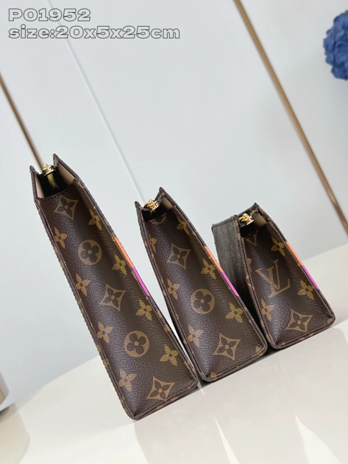 TRIO TOILET POUCH MON MONOGRAM P01952 – LW384