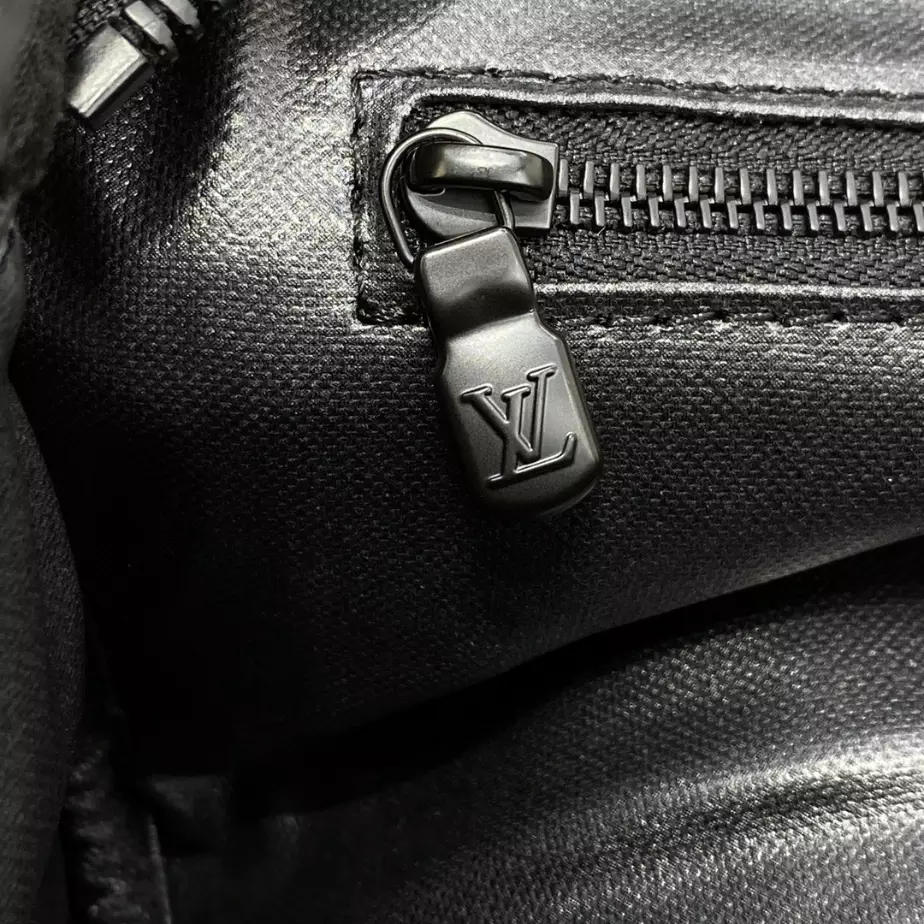 Louis Vuitton Dopp Kit Monogram Taurillon Leather – LW144