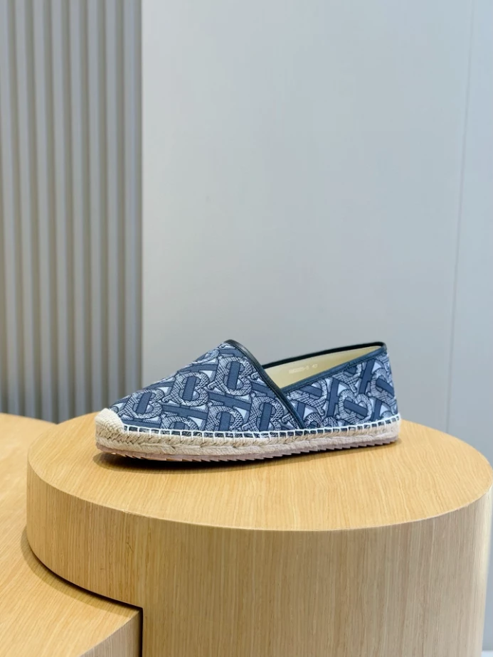 BURBERRY CANVAS STRAW BUCKET – BBR048