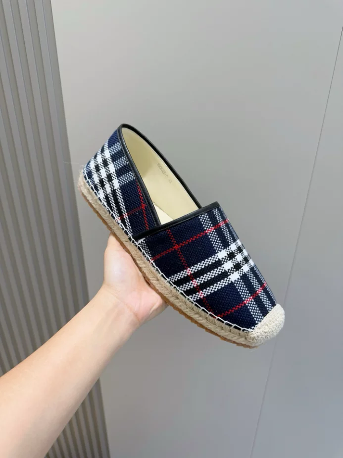 BURBERRY CANVAS STRAW BUCKET – BBR039