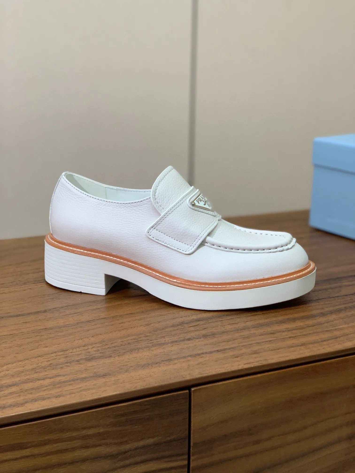 Prada Women’s Loafers in White Grained Leather – PRL010