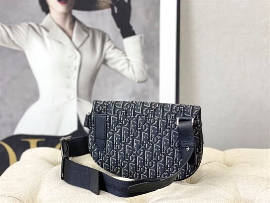 DIOR SADDLE POUCH – DIO012