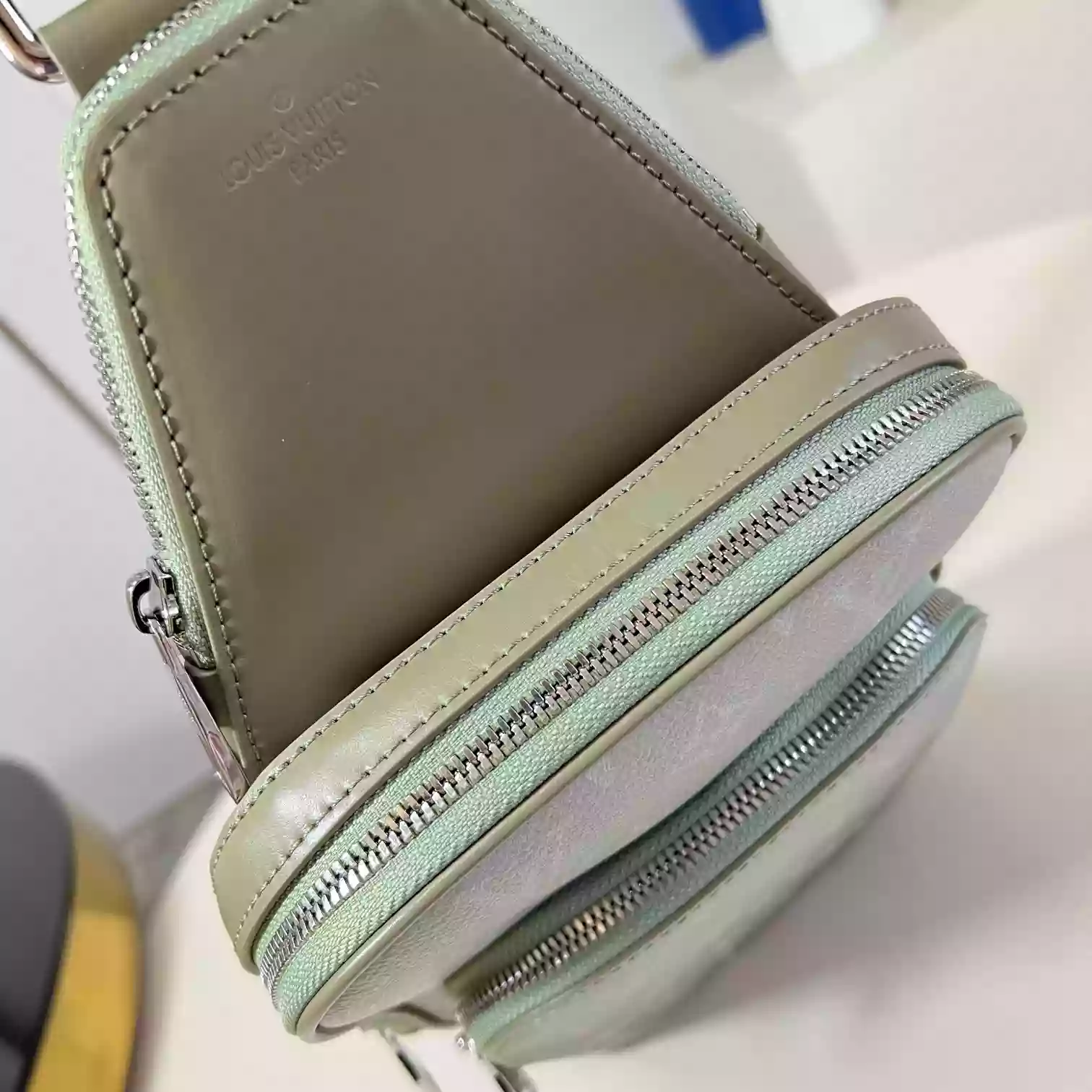 AVENUE SLINGBAG KHAKI MONOGRAM GRADIENT CANVAS M11702 – LW295