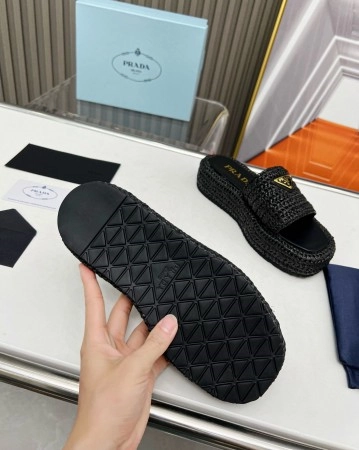 PRADA CROCHET FLATFORM SLIDES IN BLACK RAFFIA-EFFECT YARN – PSD069