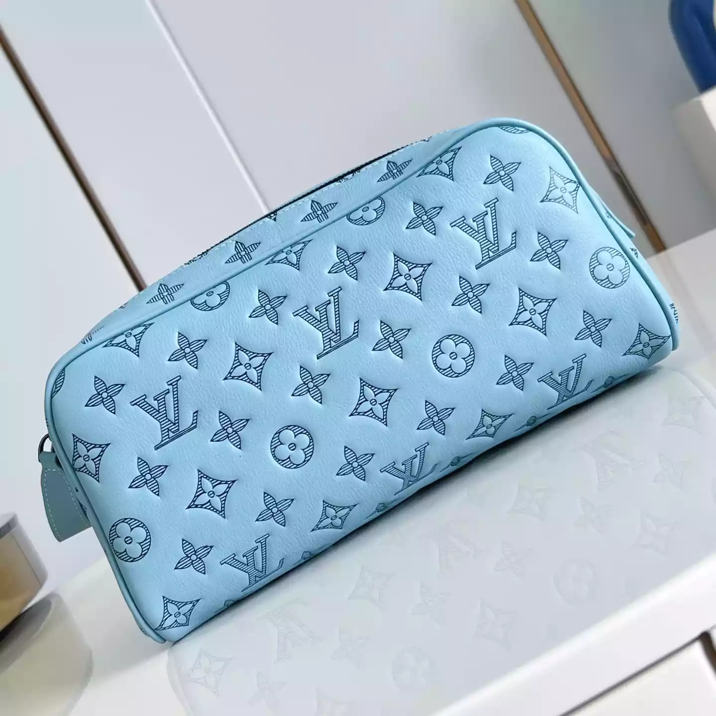 DOPP KIT BLUE MONOGRAM SHADOW – LW302