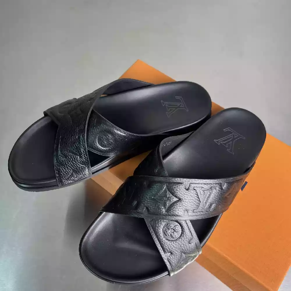 SLIPPERS’S – TAGGED “2” – DOWNTOWN – LVSD065