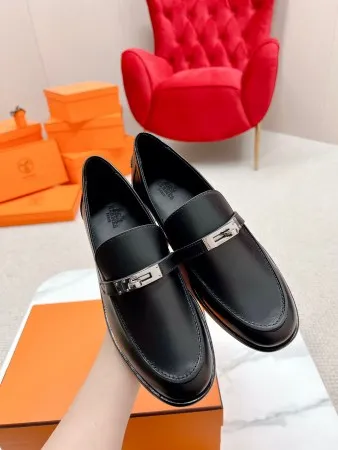 Hermes Women’s Destin Loafers in Black Leather – HM073