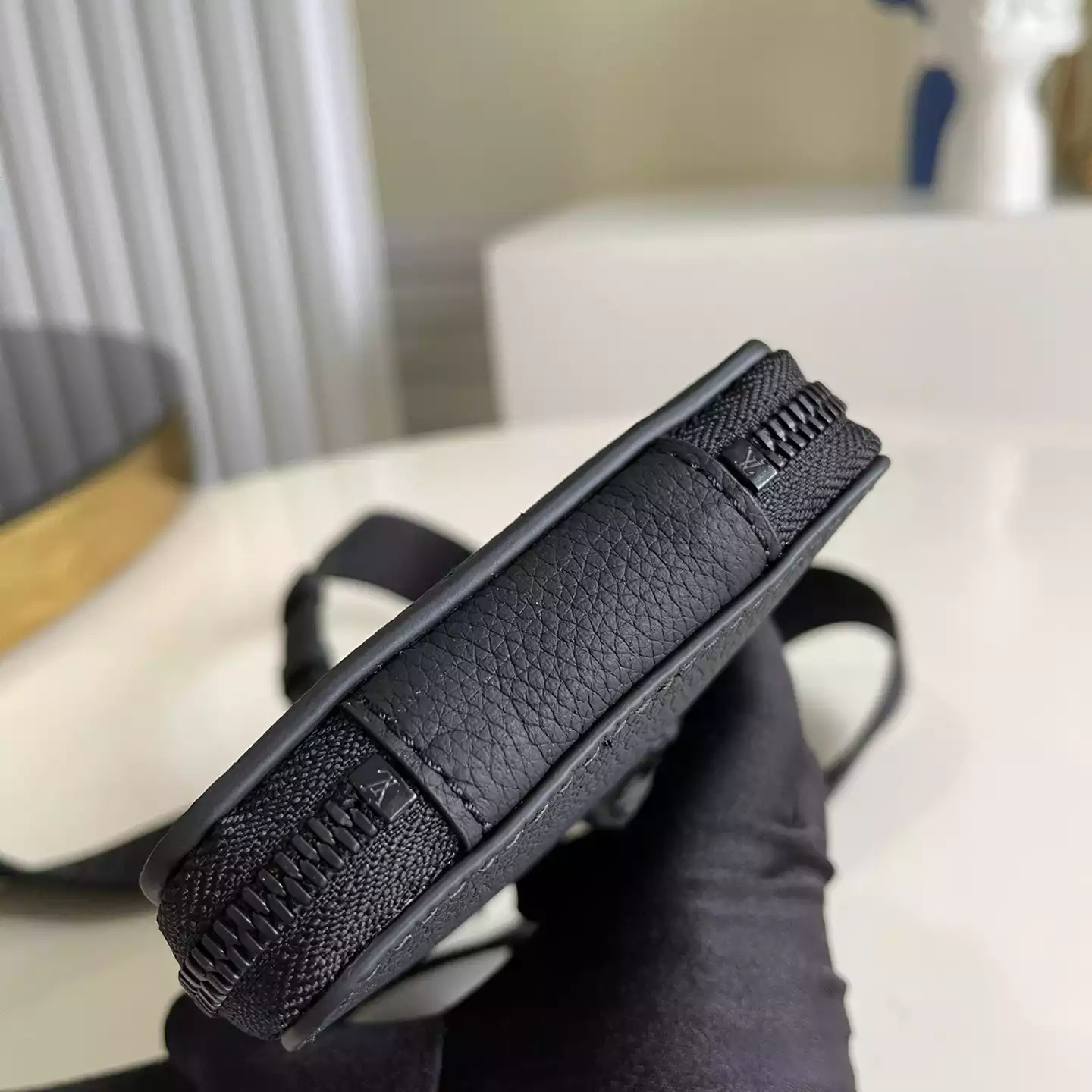 M57089 Phone Pouch Black Grained Calf Leather – LW259