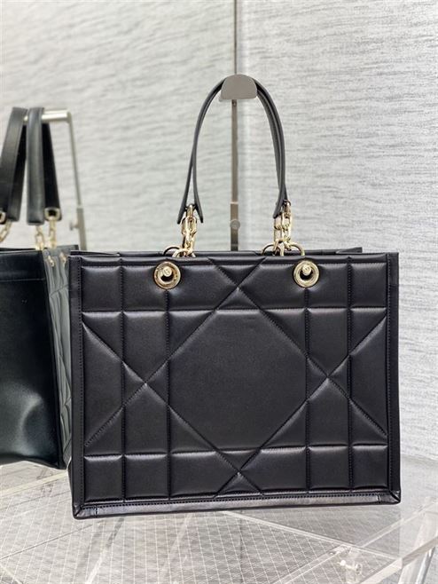 DIOR MEDIUM DIOR ESSENTIAL TOTE BAG BLACK ARCHICANNAGE CALFSKIN – DOB068