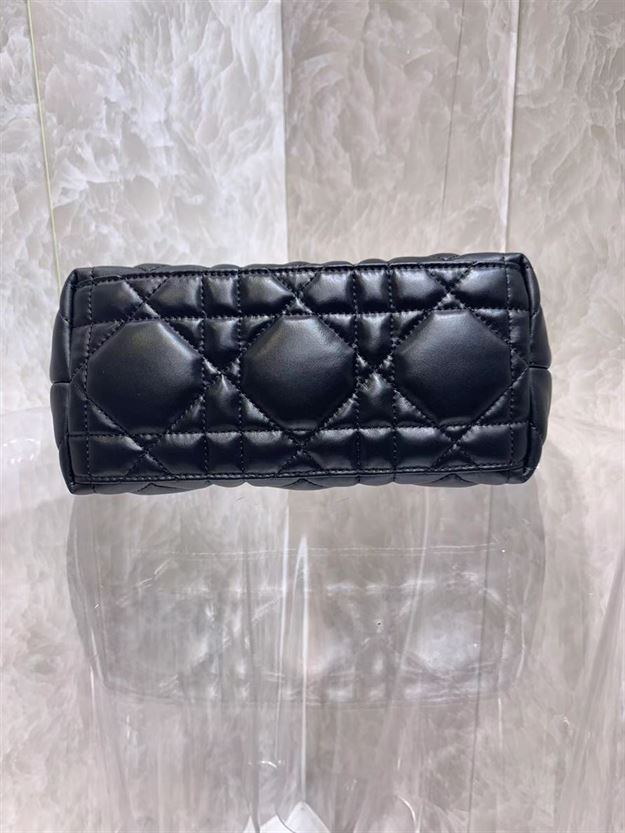 DIOR MEDIUM DIORTRAVEL NOMAD POUCH BLACK MACROCANNAGE CALFSKIN – DOB078