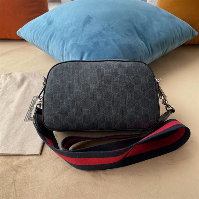 GUCCI GG SUPREME CANVAS SHOULDER BAG – BG047