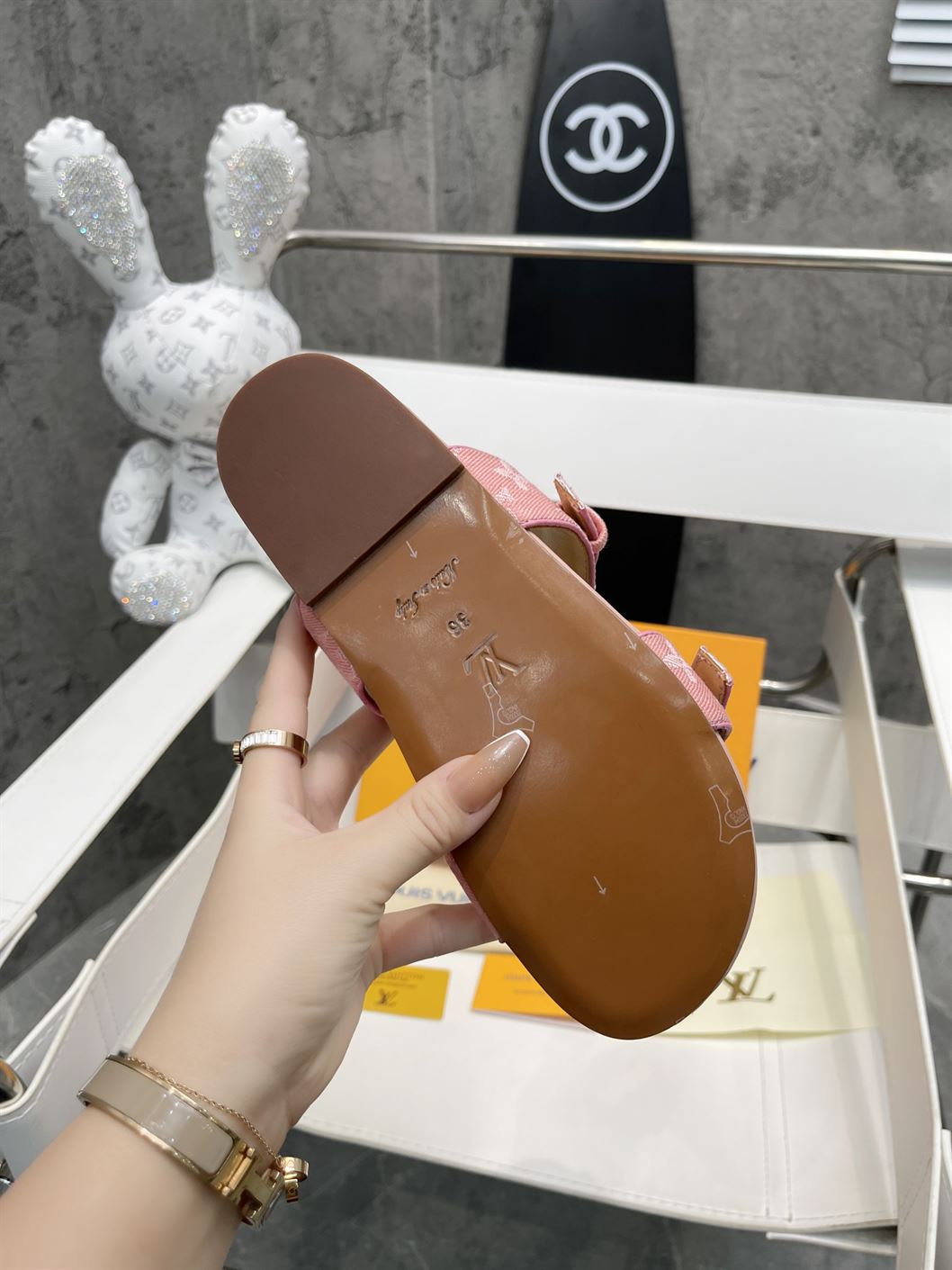 LOUIS VUITTON BOM DIA FLAT MULE – LVSD037