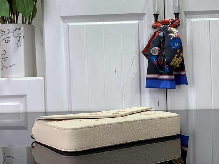 LOUIS VUITTON FELICIE POCHETTE MONOGRAM EMPREINTE LEATHER – LW125