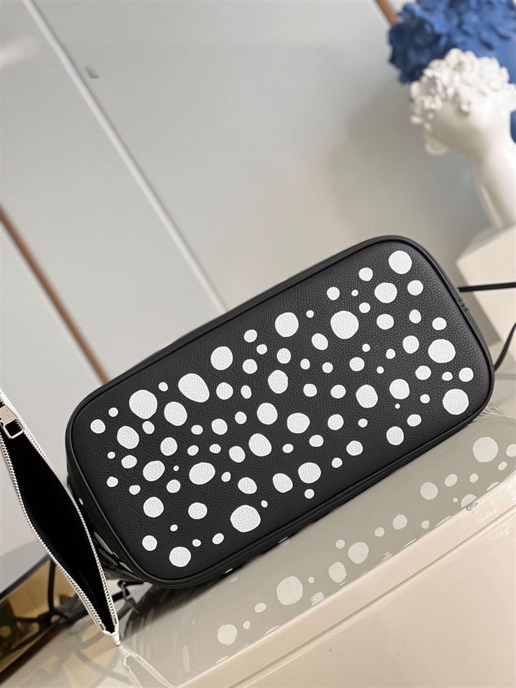 LOUIS VUITTON LV X YK NEVERFULL MM MONOGRAM EMPREINTE – LW075