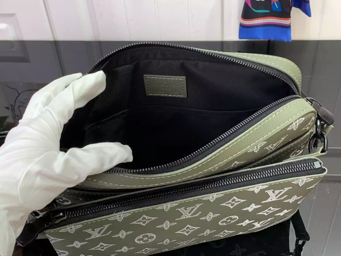 Louis Vuitton Trio Messenger Bag – LW143