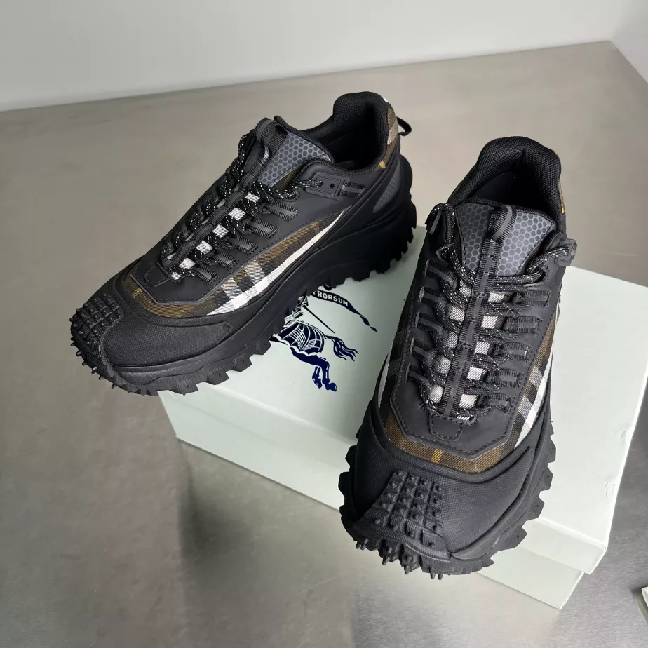 BURBERRY SNEAKERS – BBR052