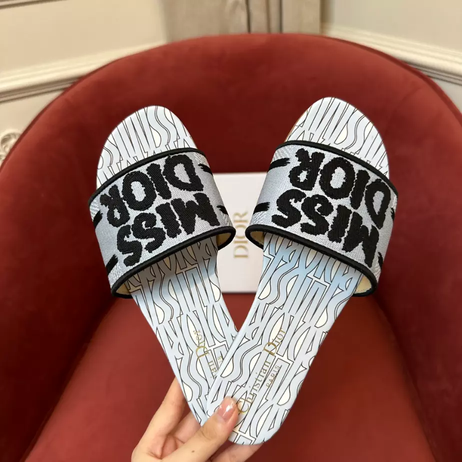 DIOR DWAY SLIDE – DS023