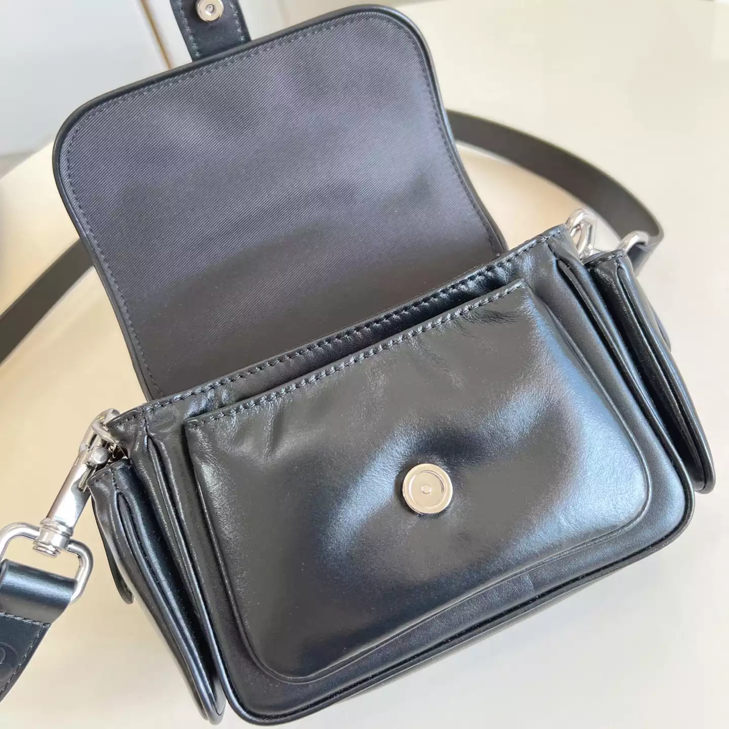 CARGO WEARABLE WALLET BLACK CALF LEATHER M13989 – LW276