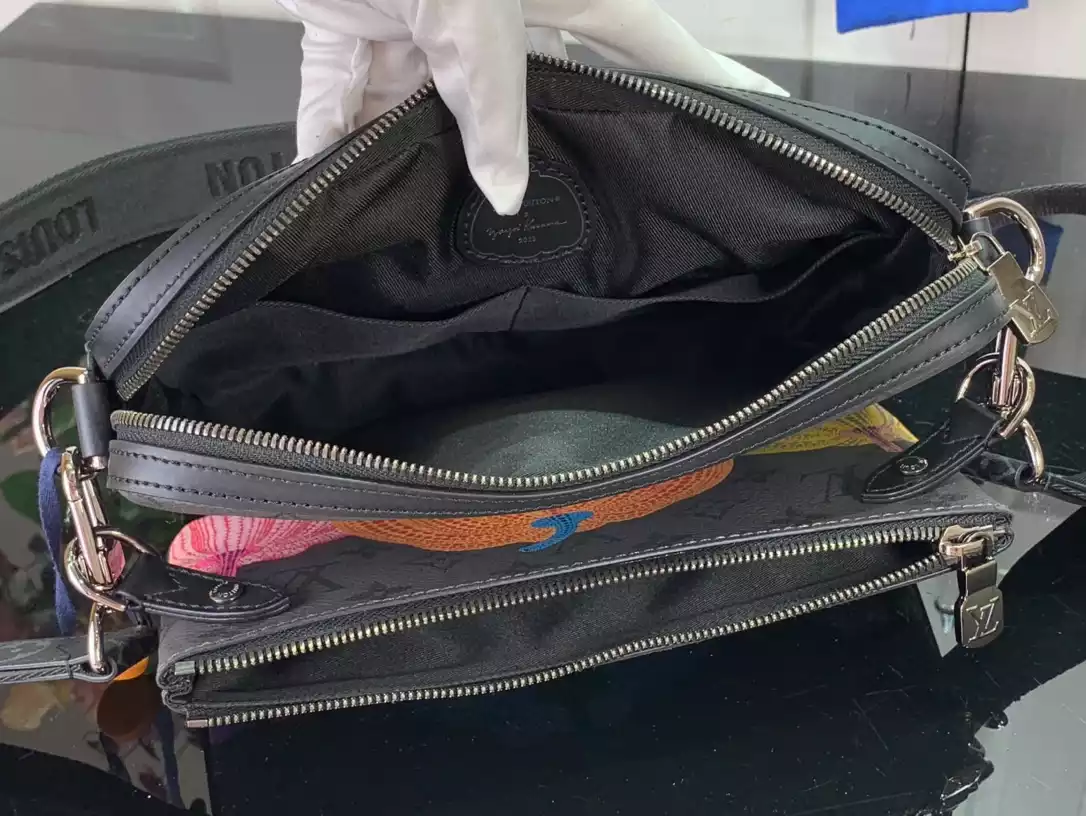 X YAYOI KUSAMA TRIO MESSENGER MONOGRAM PUMPKIN PRINT M46435 – LW269