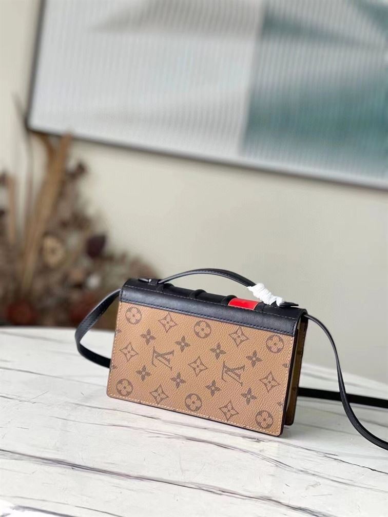 LOUIS VUITTON LV BOOK CHAIN WALLET – LW137