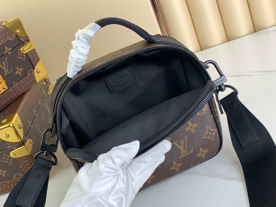 Louis Vuitton Quest Messenger Black Hardware Bag – LW133