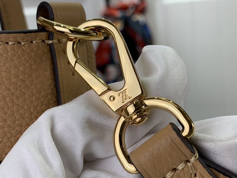 LOUIS VUITTON ON MY SIDE PM HIGH END LEATHERS – LW084