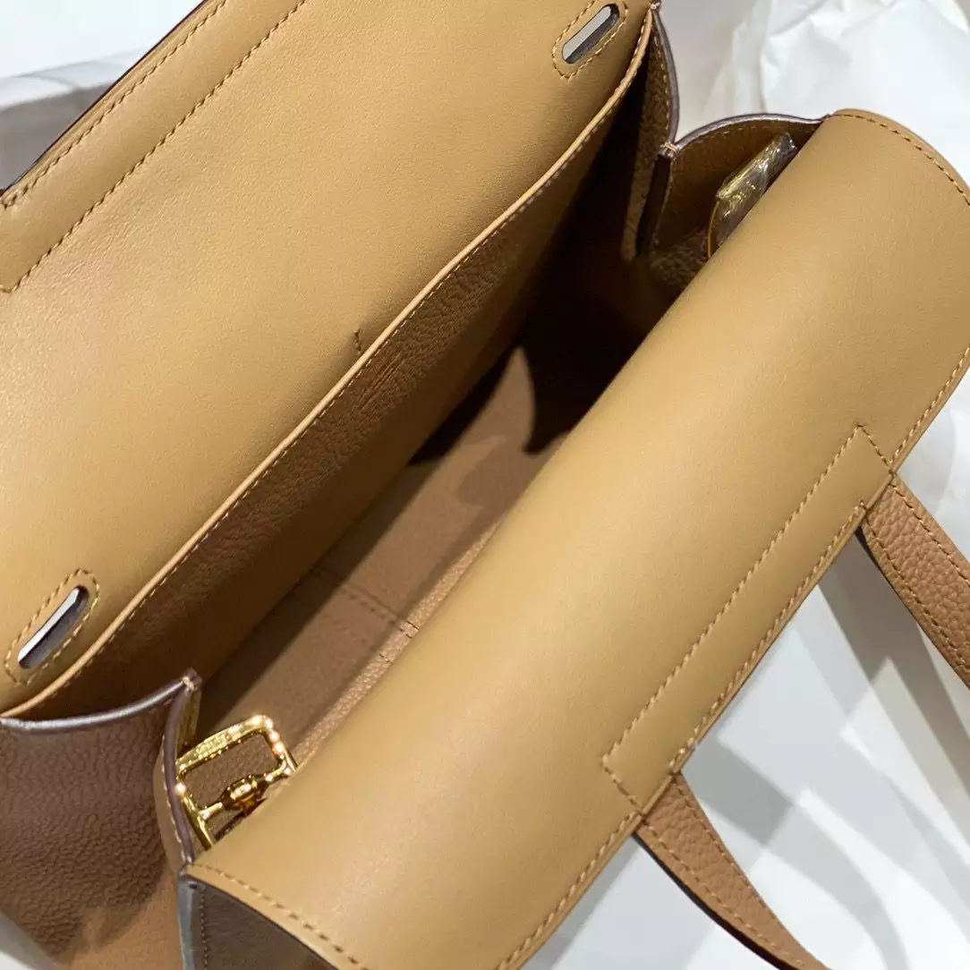 Hermes Halzan 25 Bag in Chai Clemence Leather – HW093